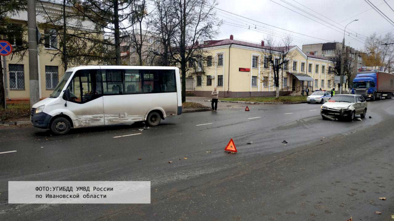 Авария на улице Постышева: «ВАЗ» столкнулся с пассажирским автобусом Авария на улице Постышева: «ВАЗ» столкнулся с пассажирским автобусом