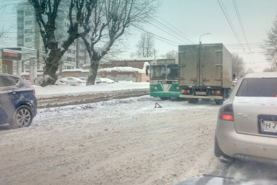 Как трассы в Ивановской области: аварии и снежная каша Как трассы в Ивановской области: аварии и снежная каша
