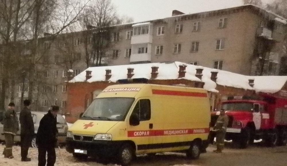 Многодетная семья нуждается в помощи после пожара на 3 Авиаотряда Двое полицейских спасли двух спасающих имущество женщин на пожаре