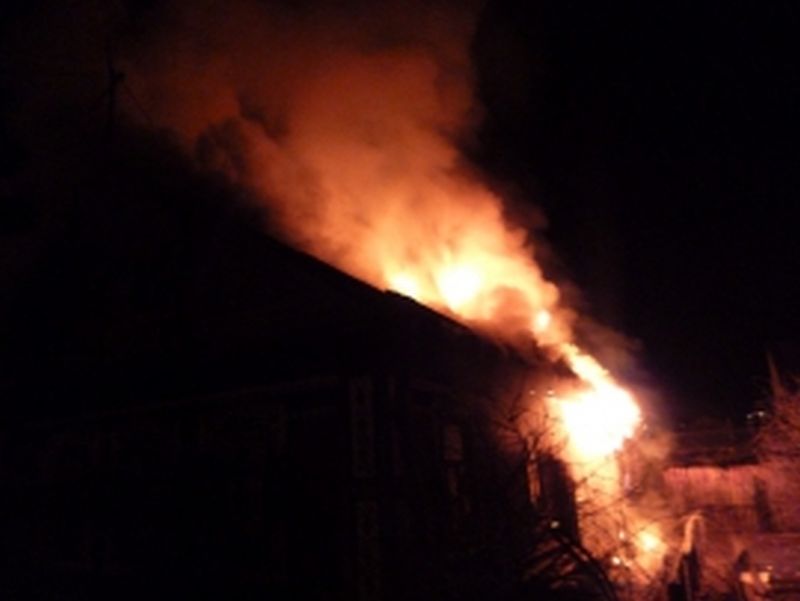 Дом, хоздвор и баня: ночью произошел крупный пожар в Лухе Дом, хоздвор и баня: ночью произошел крупный пожар в Лухе