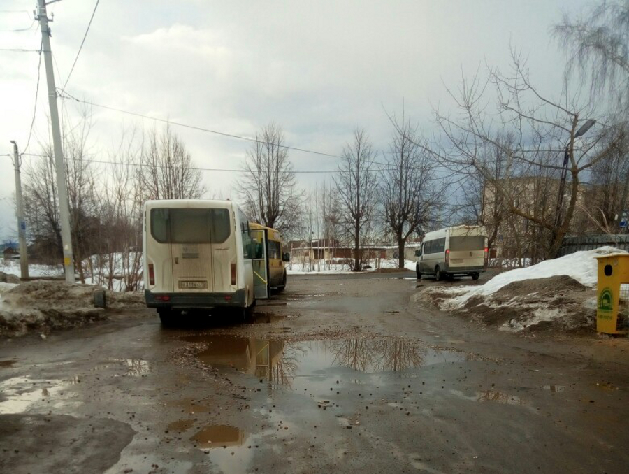 Конечные остановки маршруток тонут в моче Конечные остановки маршруток тонут в моче