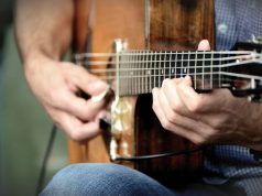 Как самостоятельно освоить аккорды на песни Виктора Цоя?