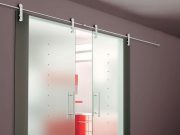 Раздвижные стеклянные двери: выбор, установка и уход