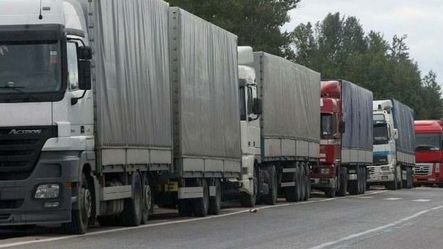 Пока еще есть асфальт: грузовики месяц не будут пускать в город Пока еще есть асфальт: грузовики месяц не будут пускать в город